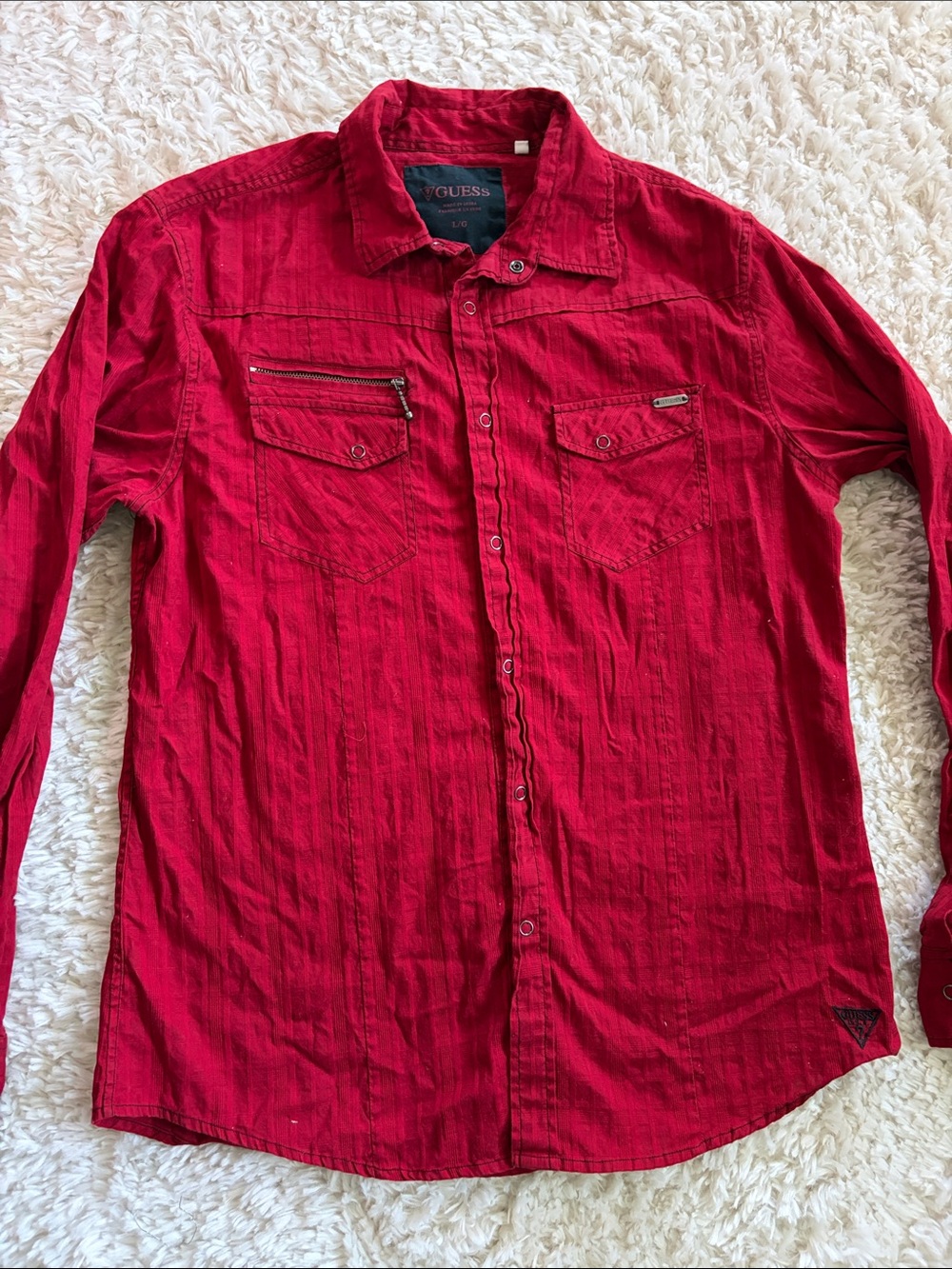 Guess Men’s Red Long-Sleeve Button-Down Shirt with Chest Pockets